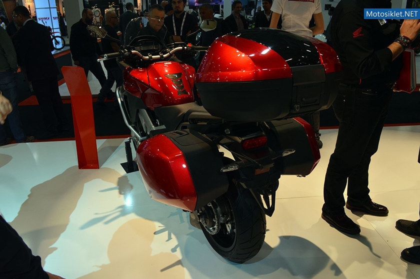Honda-Standi-2015-MotosikletFuari-Image002