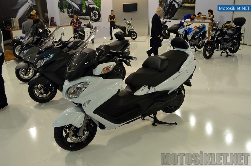 Suzuki-Standi-2015-MotosikletFuari-Image-020