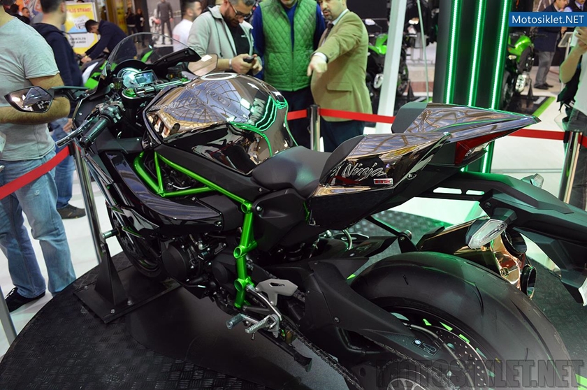 KawasakiStandi-2015-MotosikletFuari-Image-016