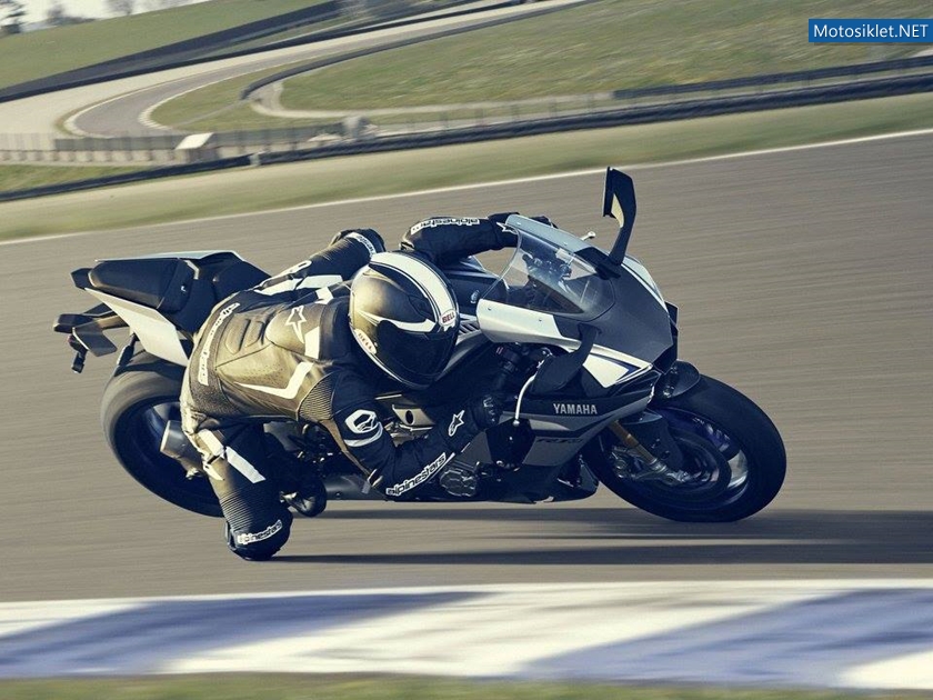 Yamaha-YZF-R1M-Special-Edition-2015-008