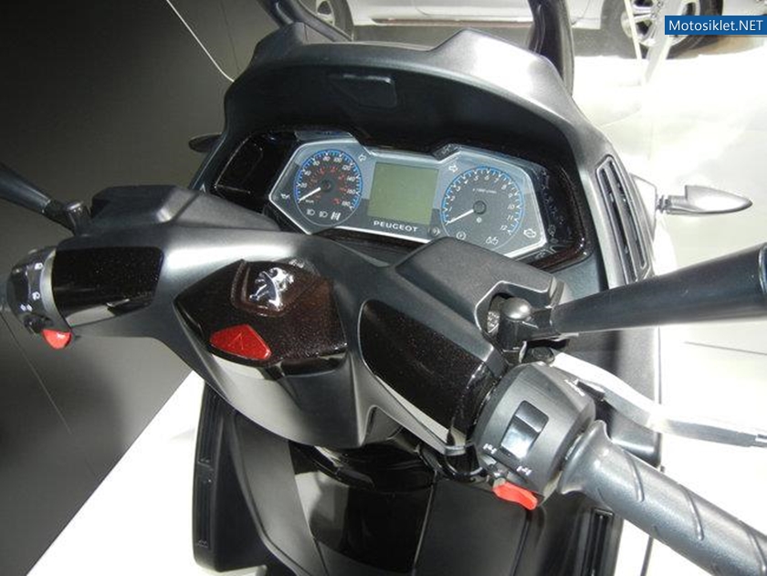 PeugeotMetropolis-400-2013-Intermot-MotosikletFuari-007