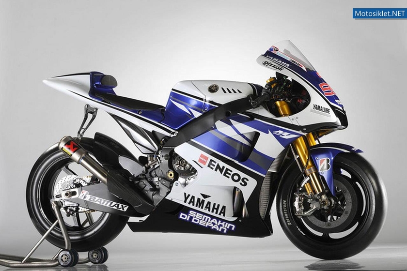 Yamaha-YZRM1-MotoGP-2012-001