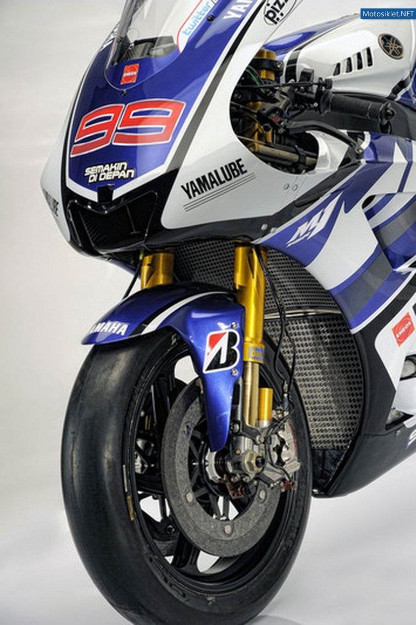 Yamaha-YZRM1-MotoGP-2012-009