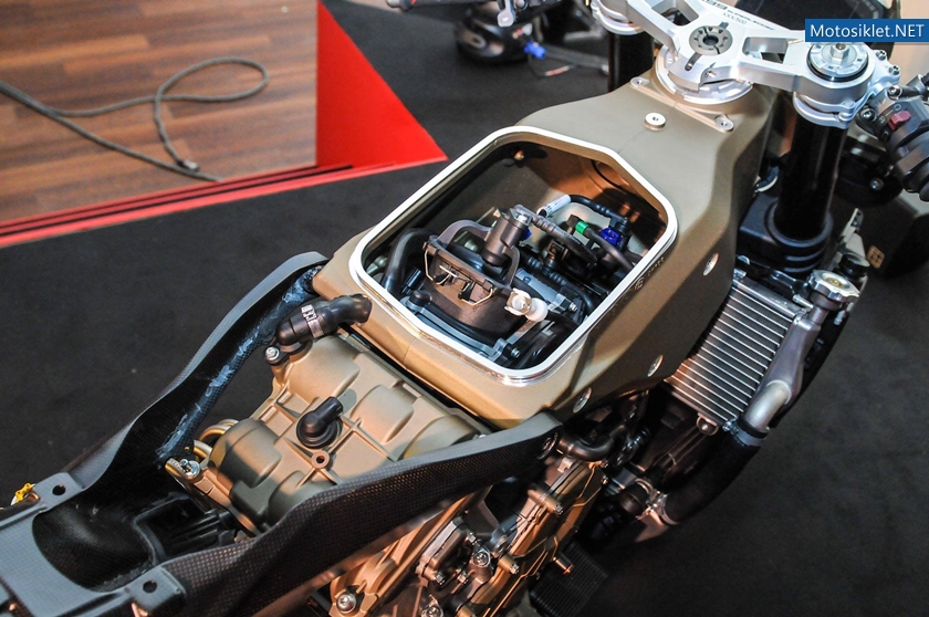 Ducati-1199-Superleggera-2014-025