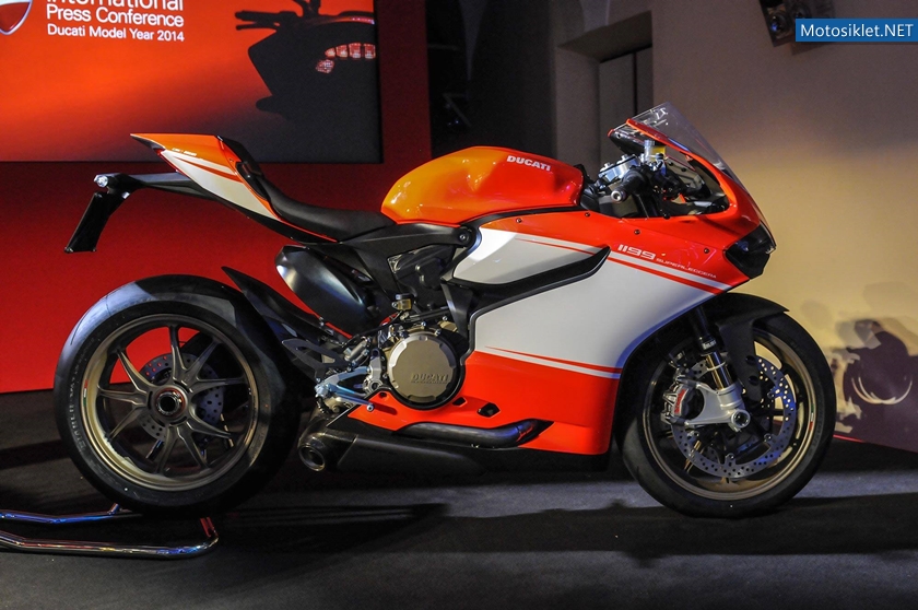 Ducati-1199-Superleggera-2014-027