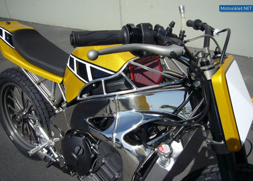 Yamaha-R1-Street-Tracker-007