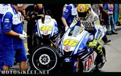 400x225_motogp_rossi_pit_45.jpg
