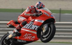 casey-stoner-wheelie-wallpaper-180307.jpg