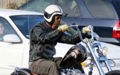 brad-pitt-motorcycle.jpg
