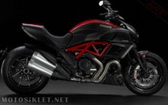 ducatidiavel2011.jpg