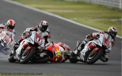 motogojapan2011rossicrash.jpg