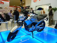 yamaha-fazer-250-2013-01_m.jpg