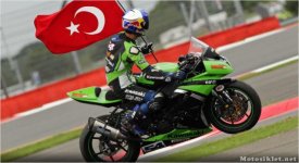 kenan-sofuoglu-bayrak-2013-istanbul-park.jpg