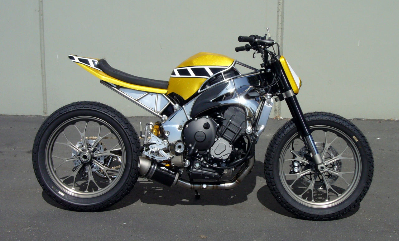 Custom Yamaha R1 Street Tracker Fotoğraf Galerisi
