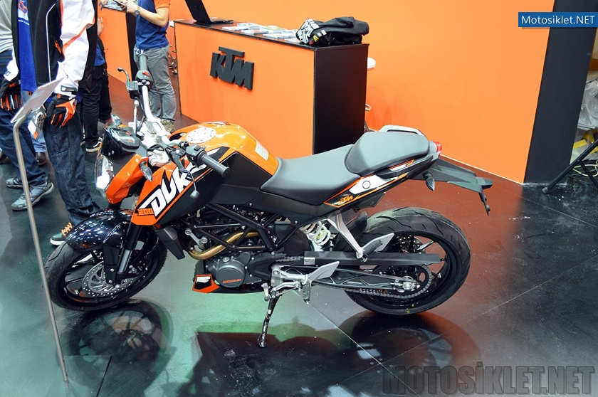 KTM-Standi-2015-Motosiklet-Image-002