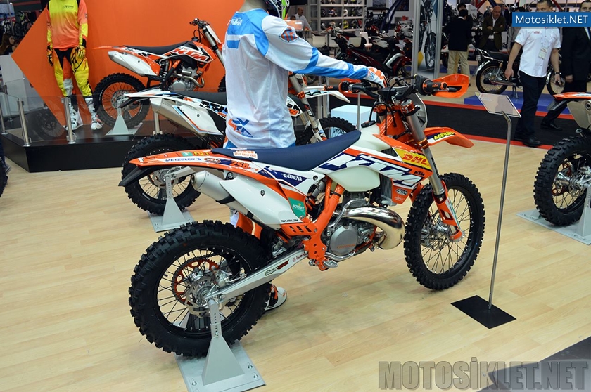 KTM-Standi-2015-Motosiklet-Image-006