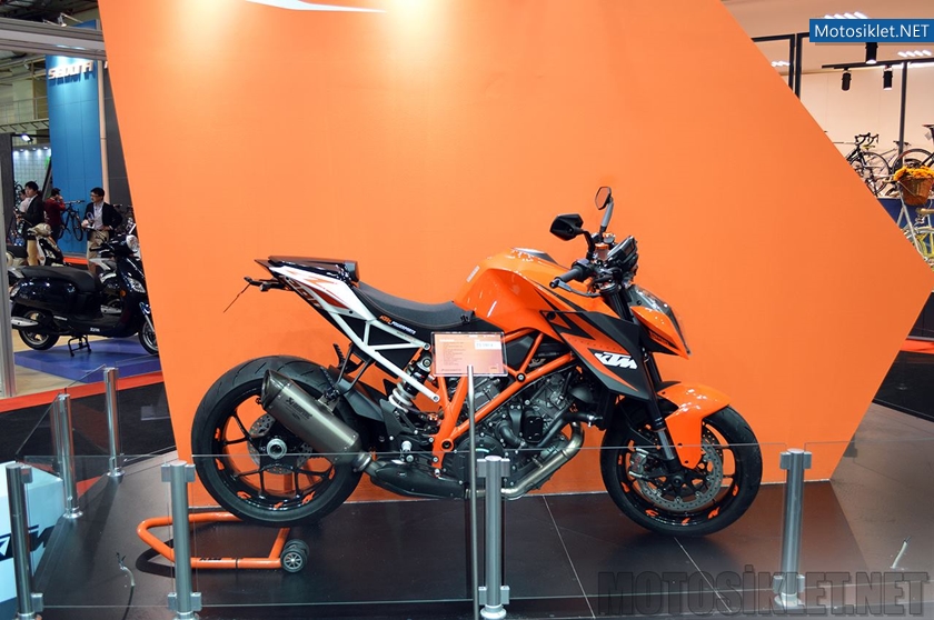 KTM-Standi-2015-Motosiklet-Image-008