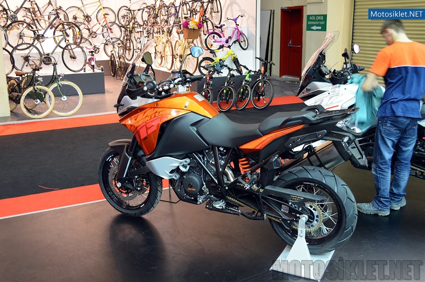 KTM-Standi-2015-Motosiklet-Image-017