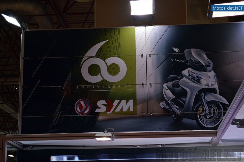 SYM-Standi-2015-011