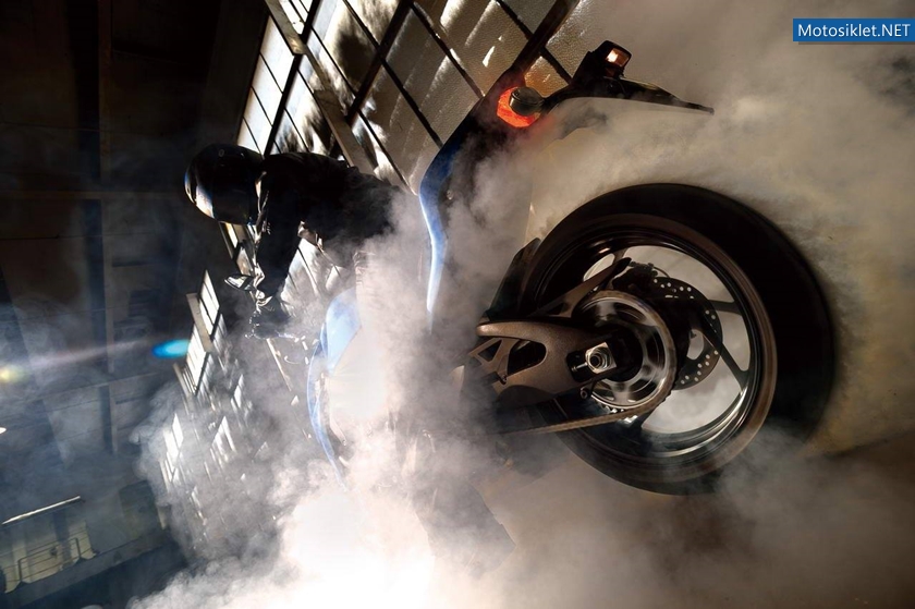 Suzuki-GSX-S1000-2015-Image-002