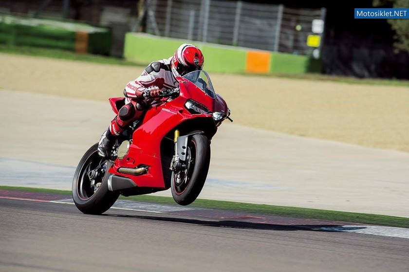Ducati-1299-Panigale-2015-Image-3