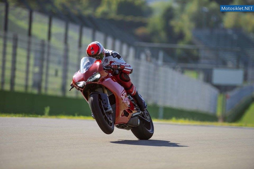 Ducati-1299-Panigale-2015-Image-7