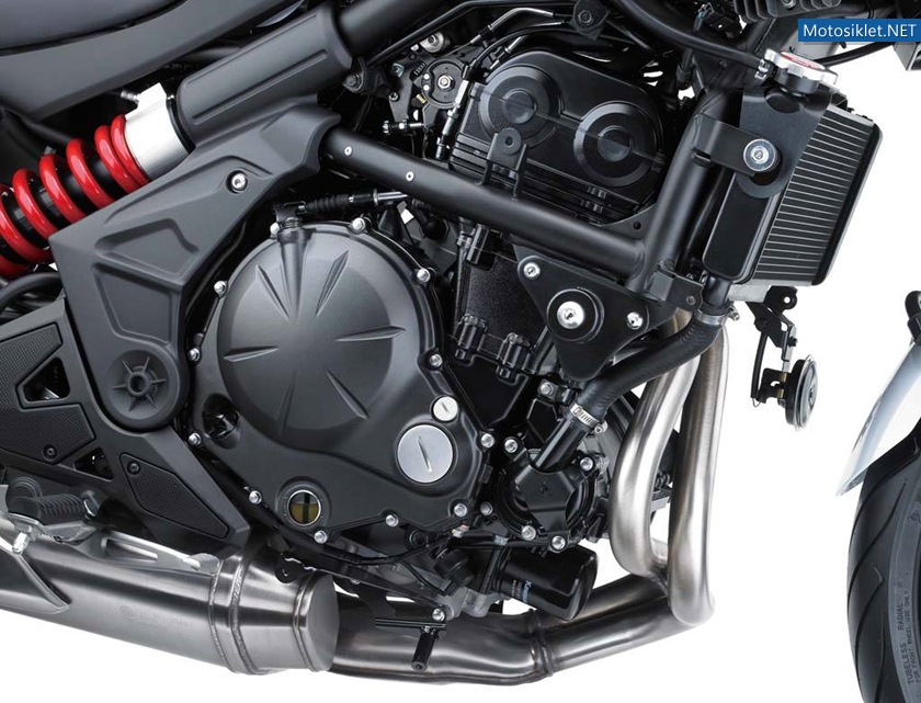 Kawasaki-Versys-650-2015-006
