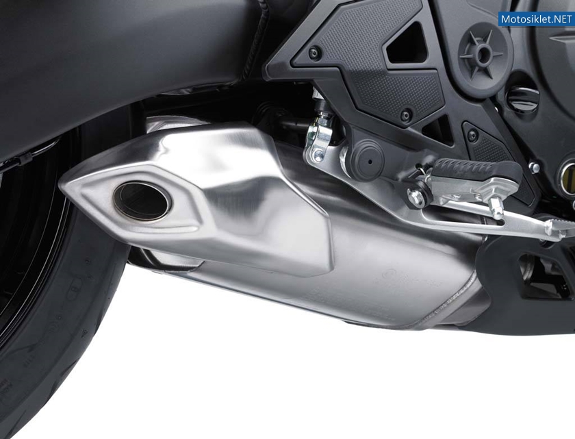 Kawasaki-Versys-650-2015-018