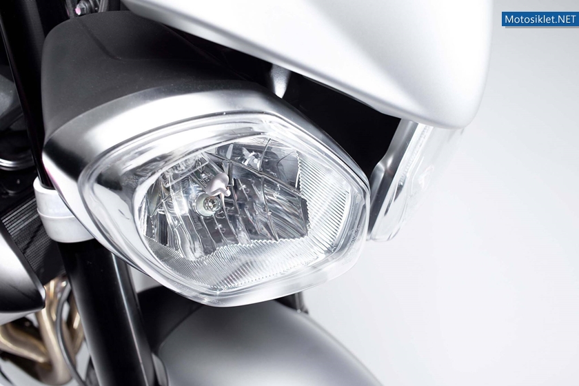 TriumphStreetTripleRX-2015-003