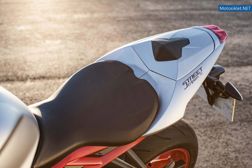 TriumphStreetTripleRX-2015-010