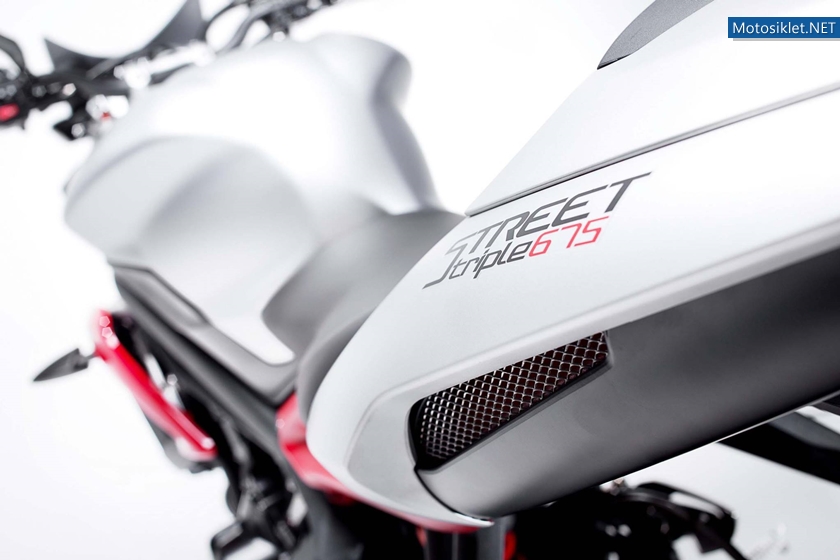 TriumphStreetTripleRX-2015-011