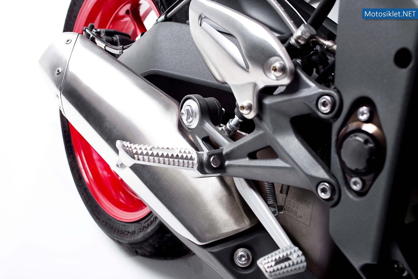 TriumphStreetTripleRX-2015-017