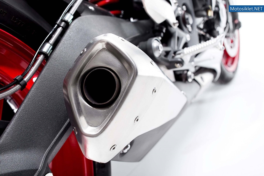 TriumphStreetTripleRX-2015-019