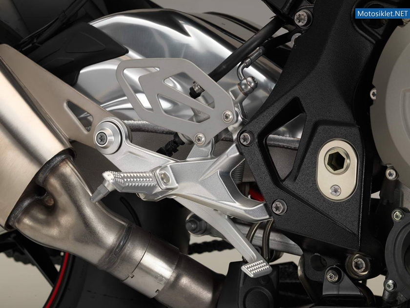 BMW-s1000RR-2015-Image-013