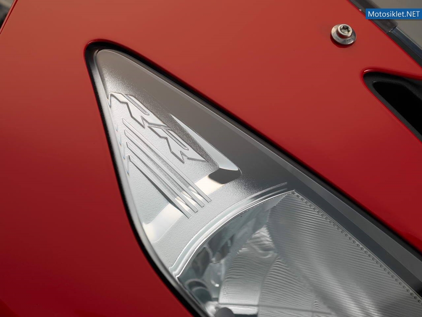 BMW-s1000RR-2015-Image-055