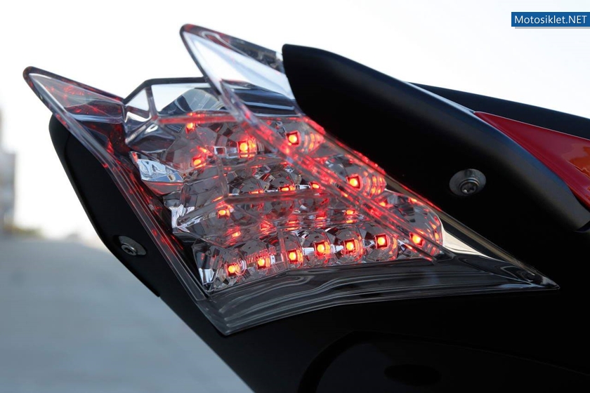 BMW-s1000RR-2015-Image-069