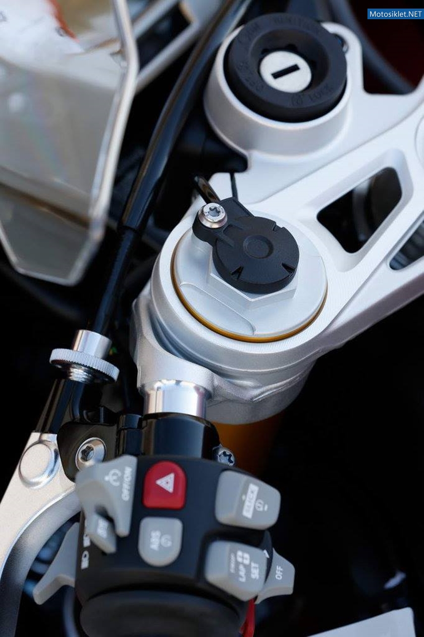 BMW-s1000RR-2015-Image-085