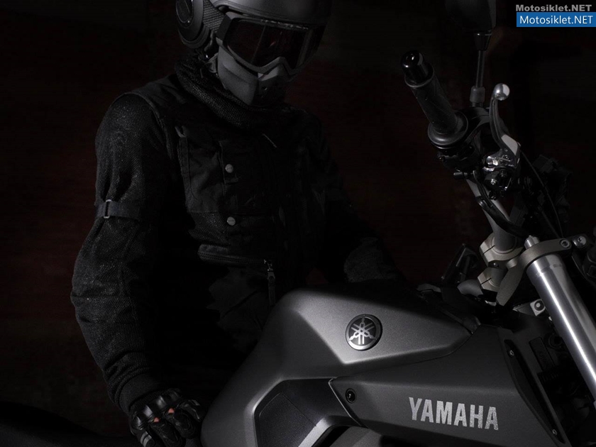 Yamaha-MT-09-2014-023