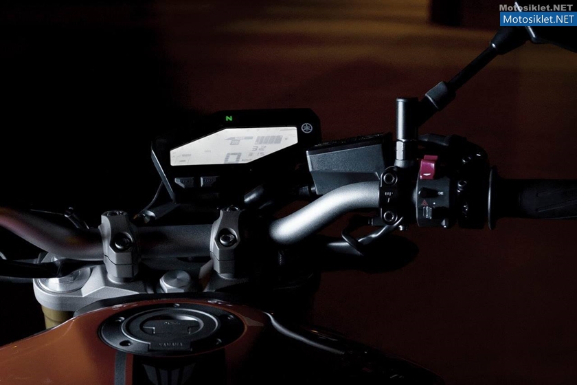 Yamaha-MT-09-2014-025