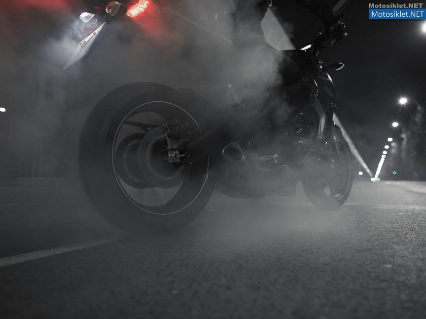 Yamaha-MT-09-2014-026