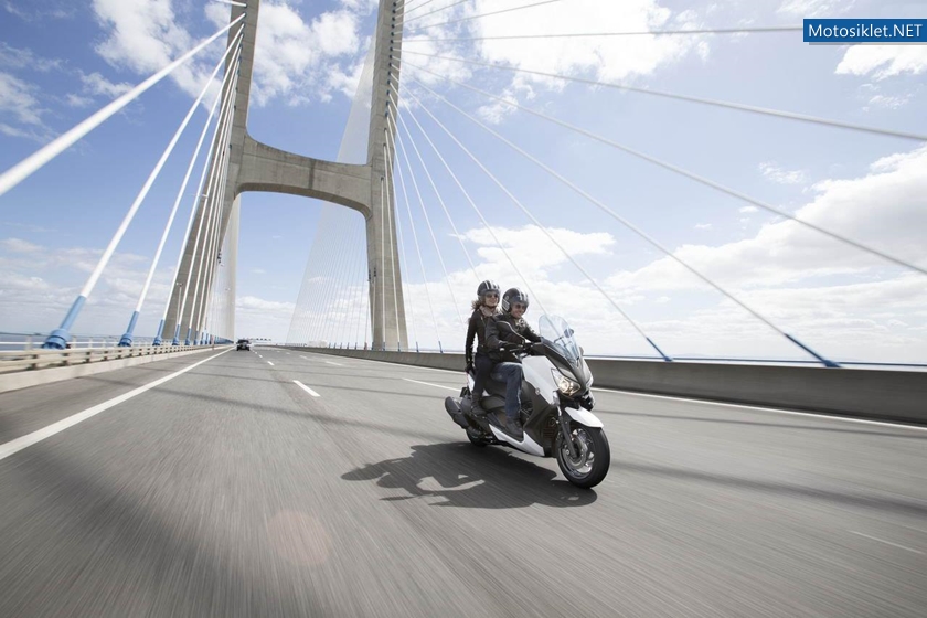 Yamaha-X-Max400-2013-054