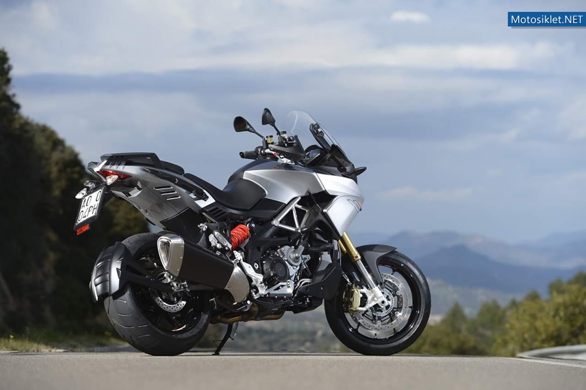 Aprilia-Caponord-1200-2013-Model-021