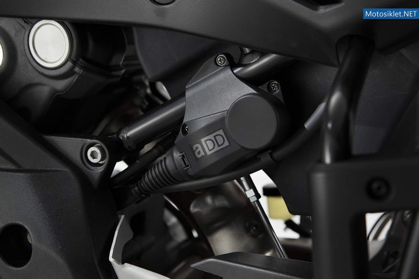 Aprilia-Caponord-1200-2013-Model-033