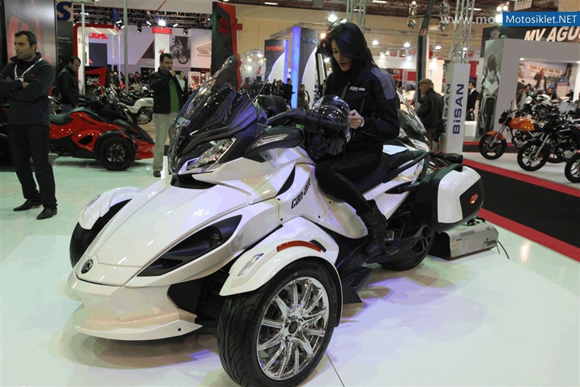 Can-Am-Standi-001
