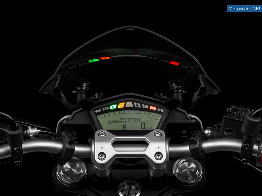 2013-Ducati-Hyperstrad-001