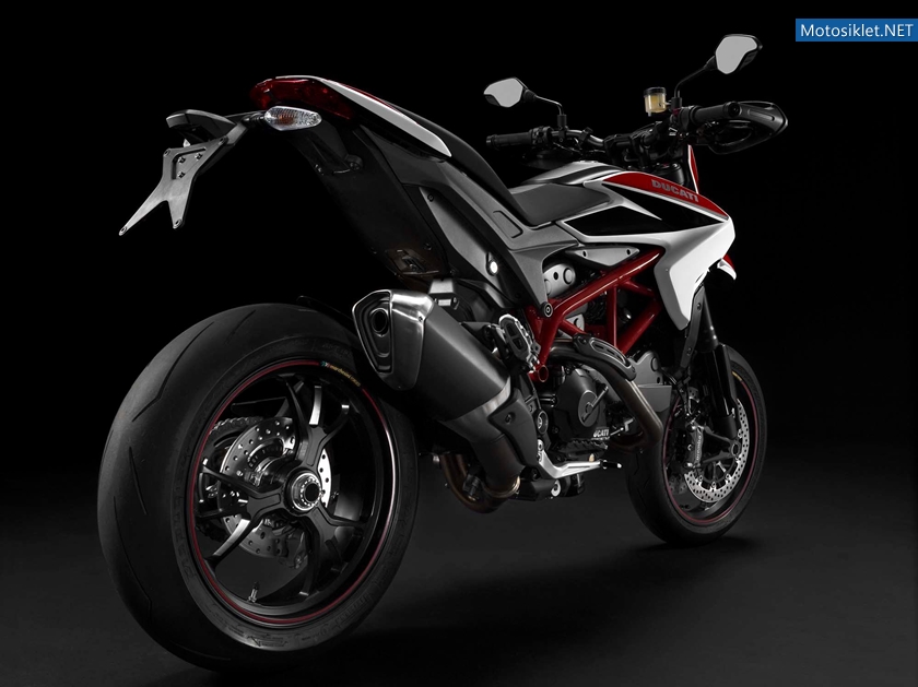 2013-Ducati-Hyperstrad-003