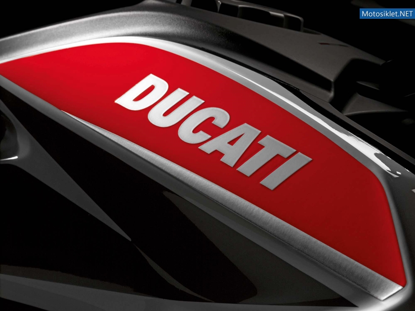2013-Ducati-Hyperstrad-010