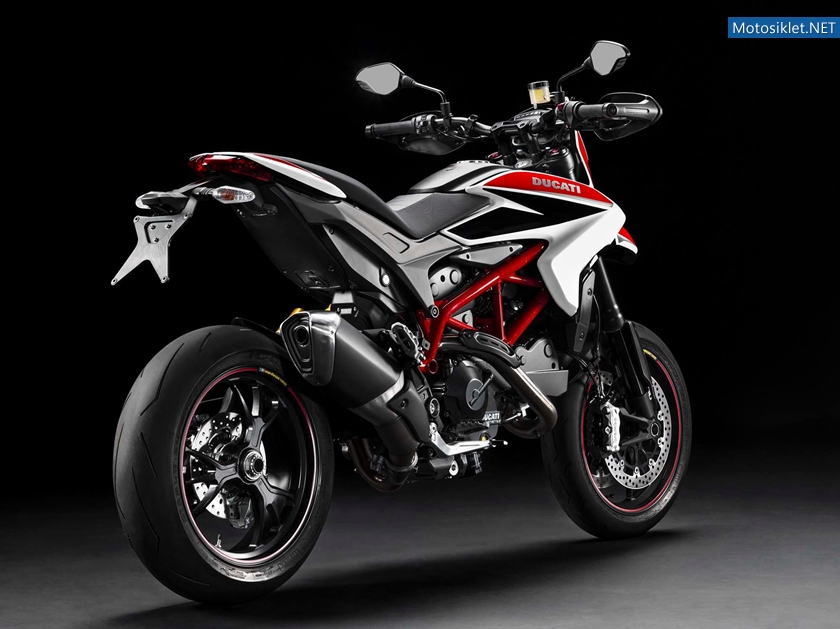 2013-Ducati-Hyperstrad-014