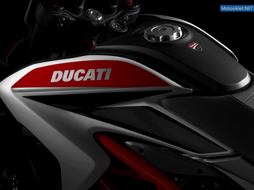 2013-Ducati-Hyperstrad-016
