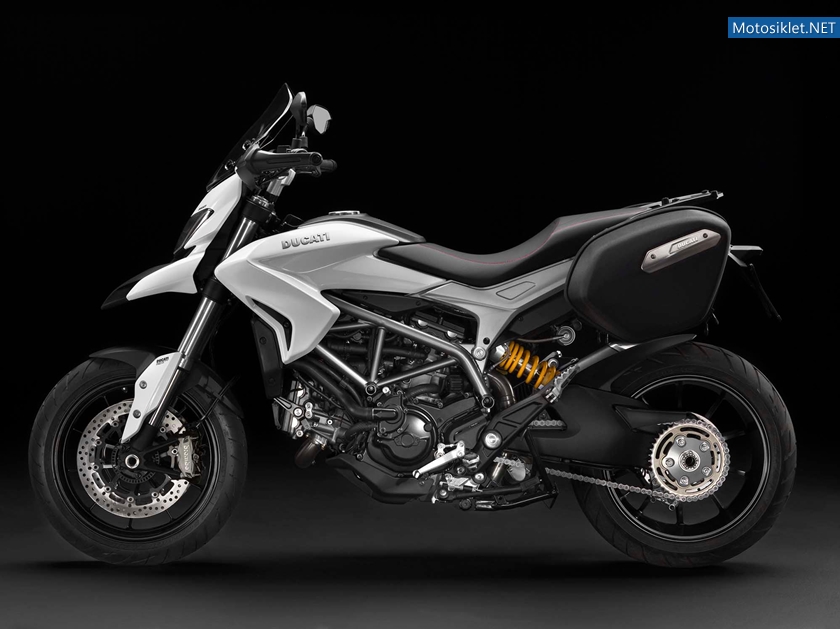 2013-Ducati-Hyperstrad-018
